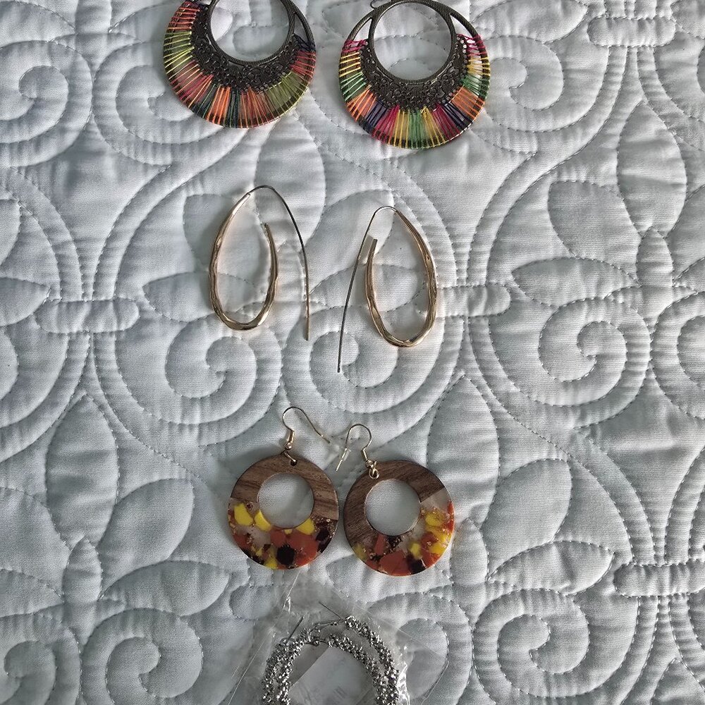 "Vintage Jewelry Lot Bundle 4 Pair Earrings Hoop Wood Metal Thread